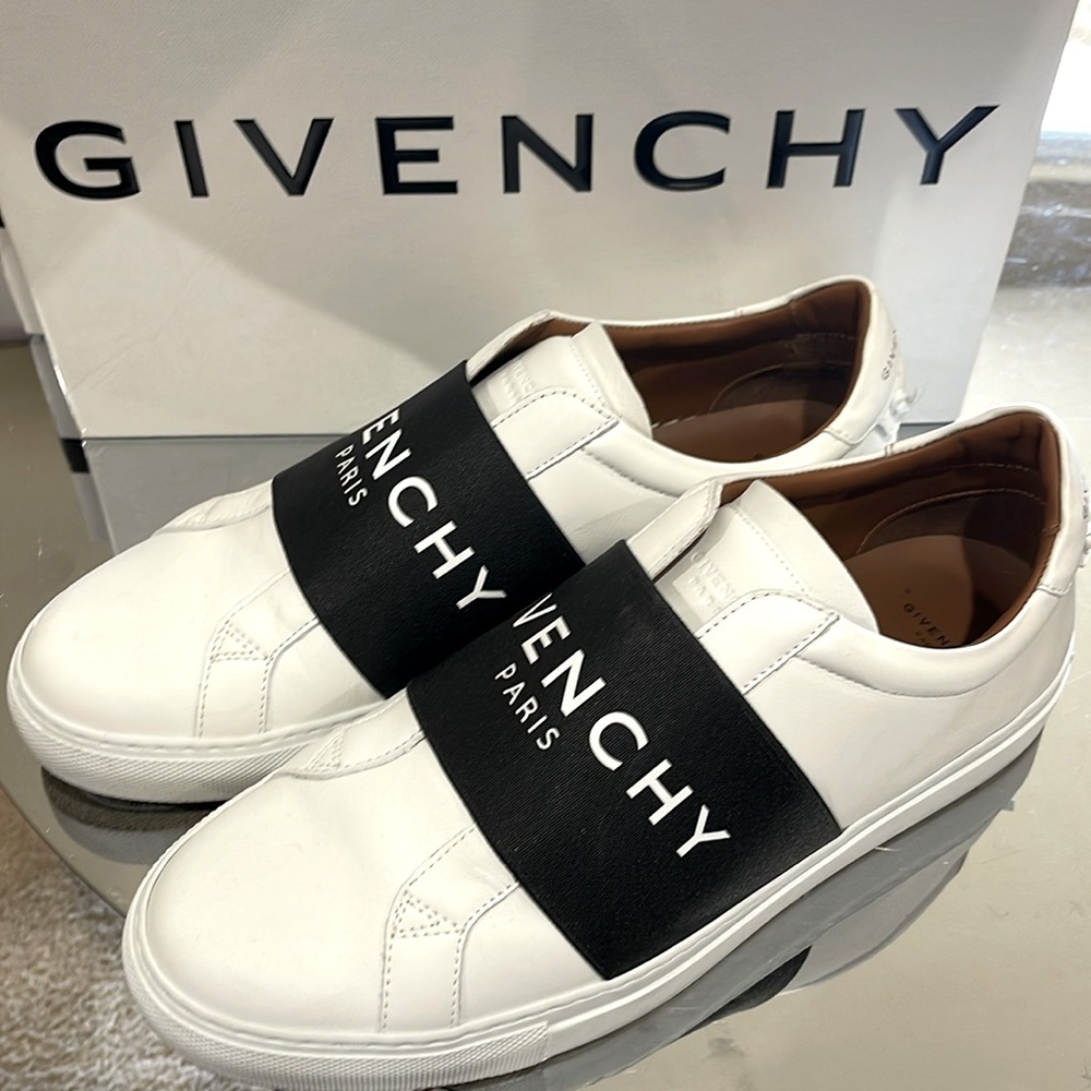 Women’s Givenchy Urban Street Sneaker size 41